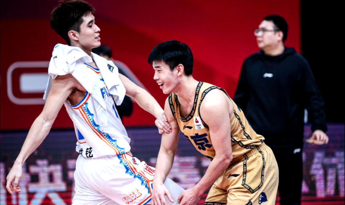 开云体育下载-CBA历史第一人！100%命中率轰进9记三分，球迷：他曾与林葳齐名